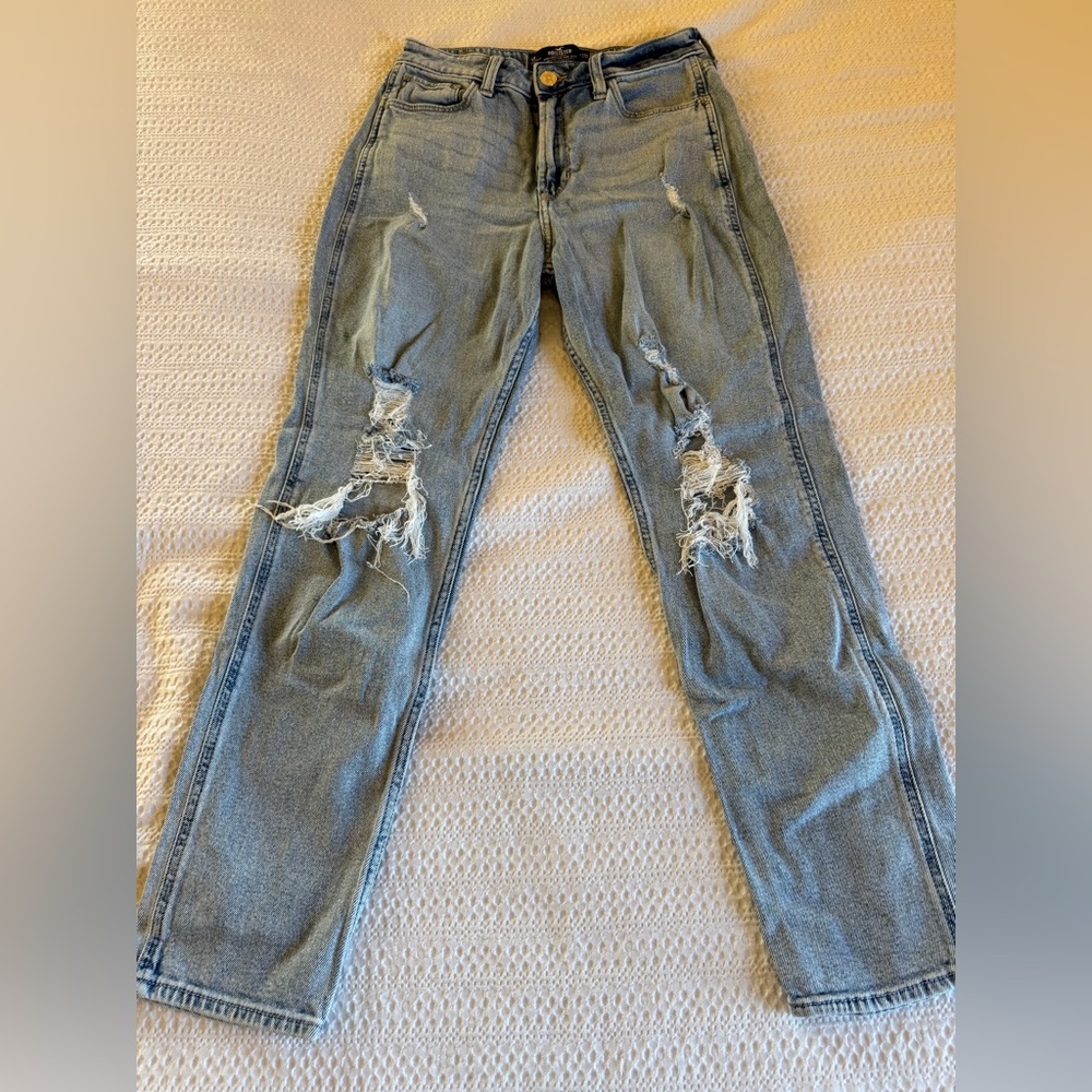 Hollister distressed ultra high rise mom jean size 27